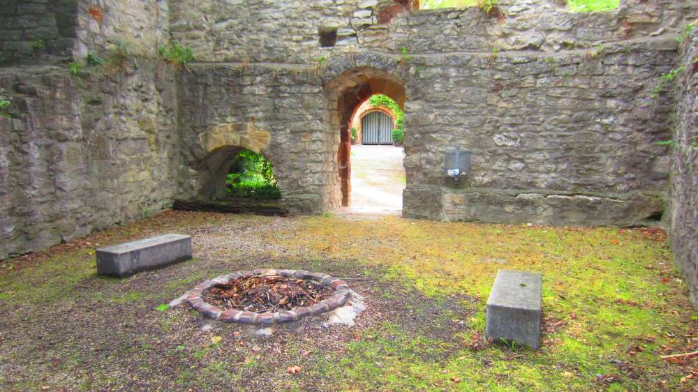 Grillplatz_in_der_Burg