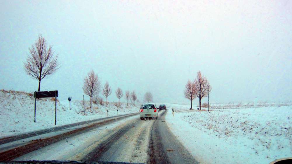 verschneite_Strasse