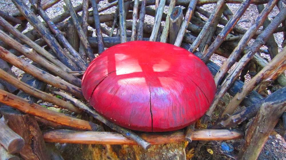 Holzthron