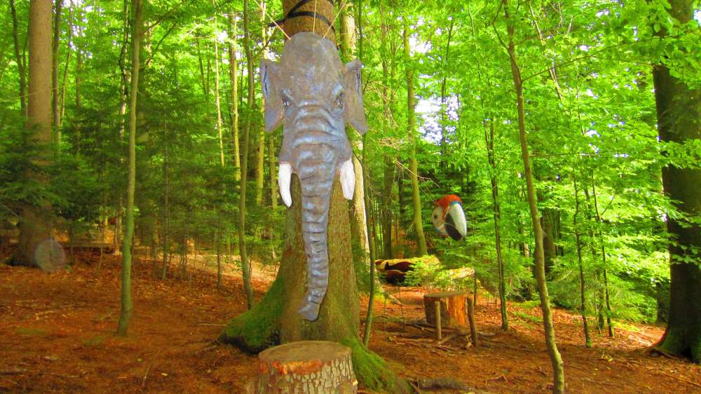 Holzelephant