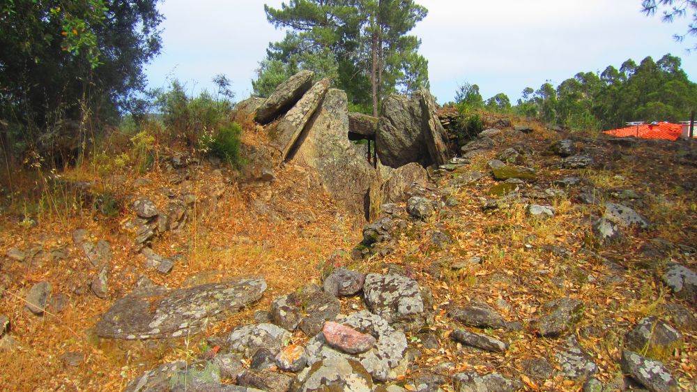 Anta do Vale da Laje