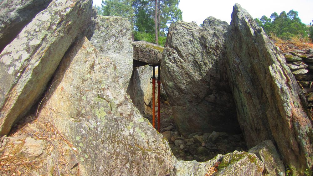 Anta do Vale da Laje