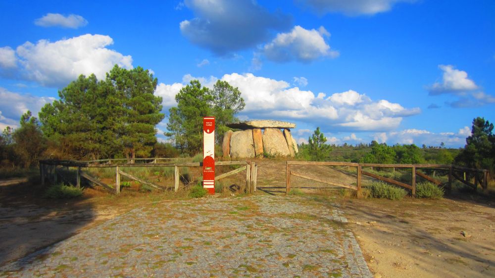 Anta de Cortico de Algodres