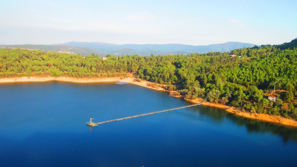 Badestrand am Santa Luzia-Stausee