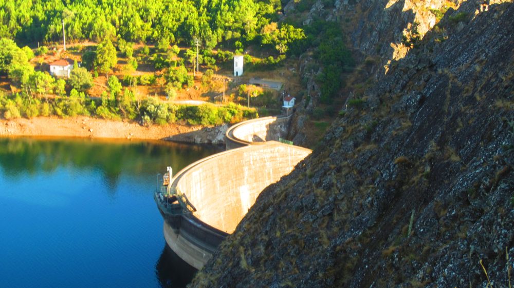 Staumauer Santa Luzia-Stausee