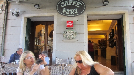 Sarzana_Cafe
