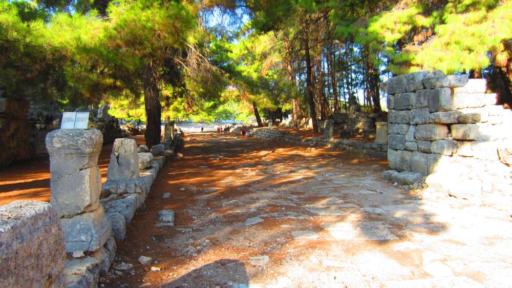 Phaselis_Hafenstrasse