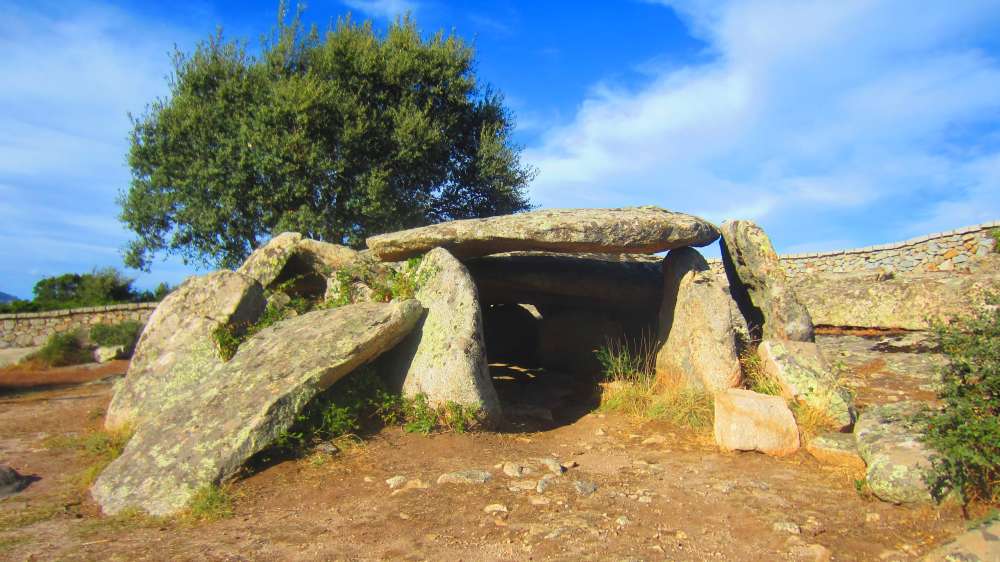 Dolmen_Ladas