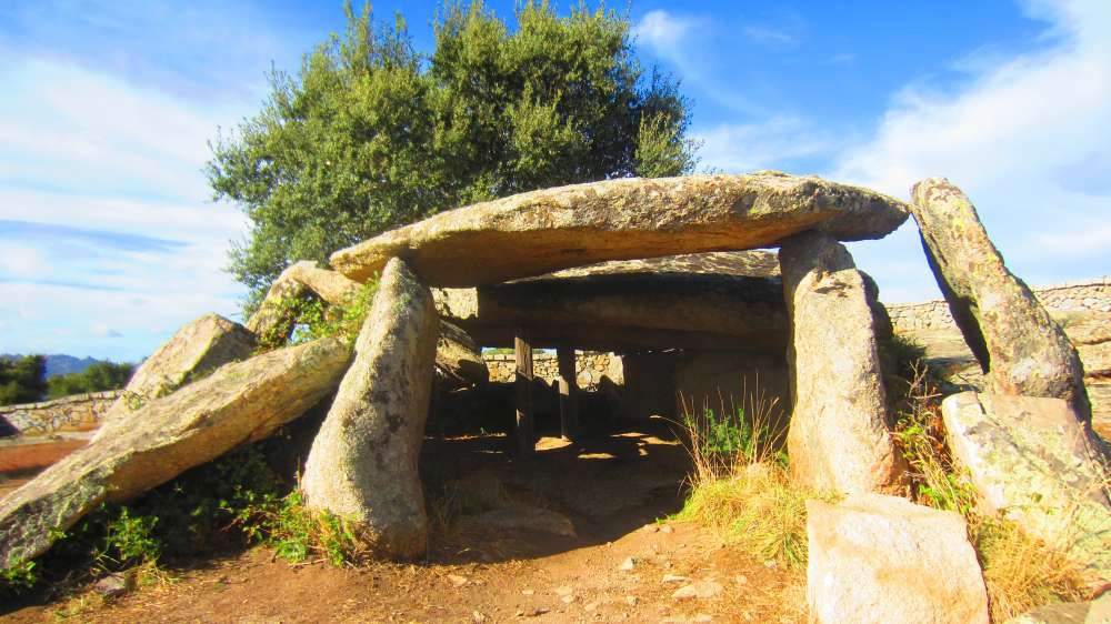 Dolmen_Ladas