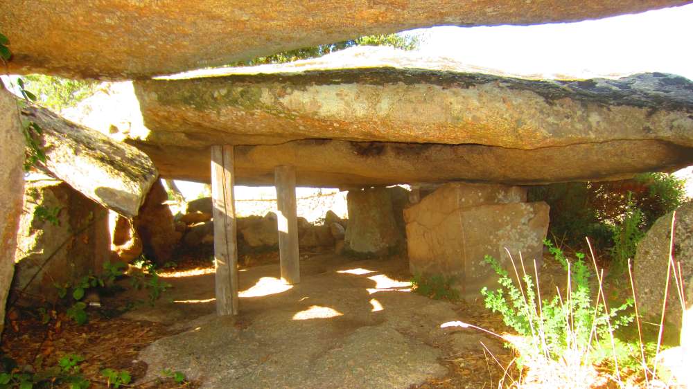 Dolmen_Ladas