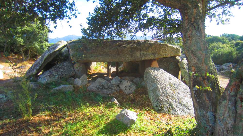 Dolmen_Ladas