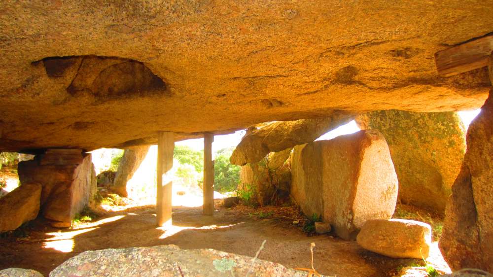 Dolmen_Ladas
