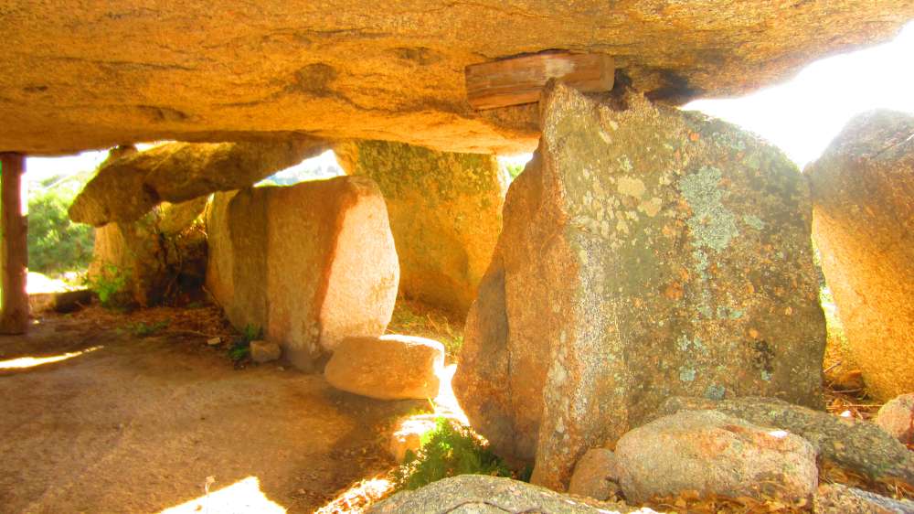 Dolmen_Ladas