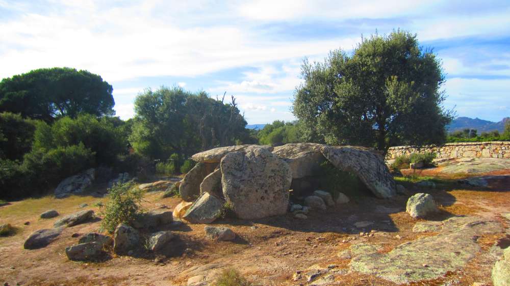 Dolmen_Ladas