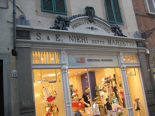 IMAG_Lucca_Ladengeschaeft