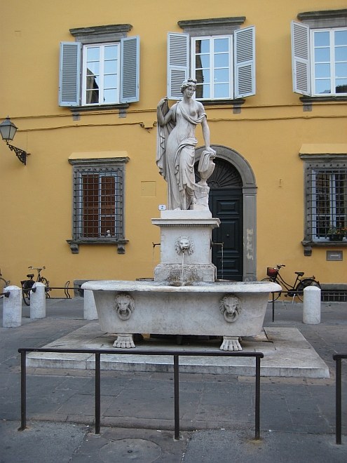 IMAG_Lucca_Brunnen