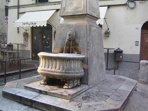 IMAG_Lucca_Brunnen