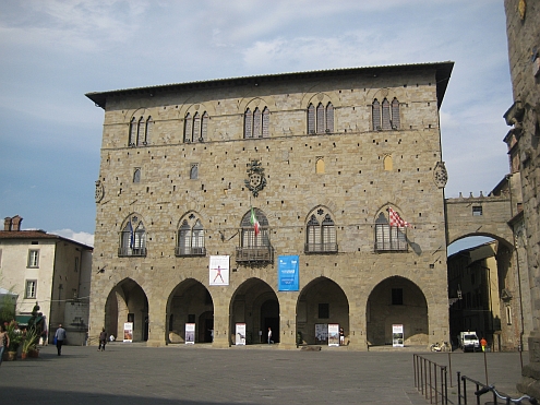 IMAG_Pistoia_Piazza_del_Duomo