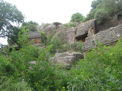 IMAG_Norchia_Tomba_Camino