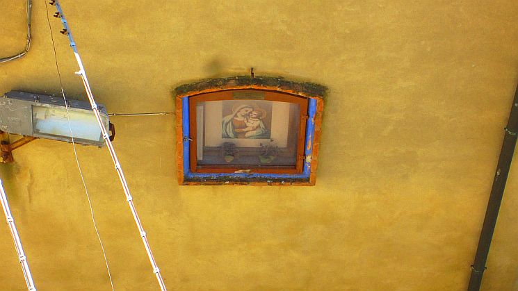 Frau_im_Fenster